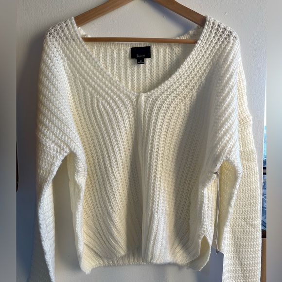 Urban Outfitters Sweaters - Urban Outfitters Vanilla V Neck Sweater Size Medium NWT